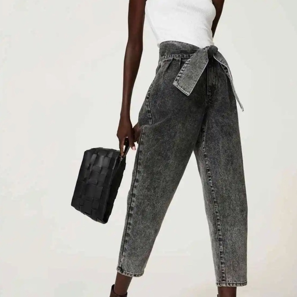 Blank NYC | Retro Balloon Barrel Black Acid Wash Tie Waist Jeans | 26